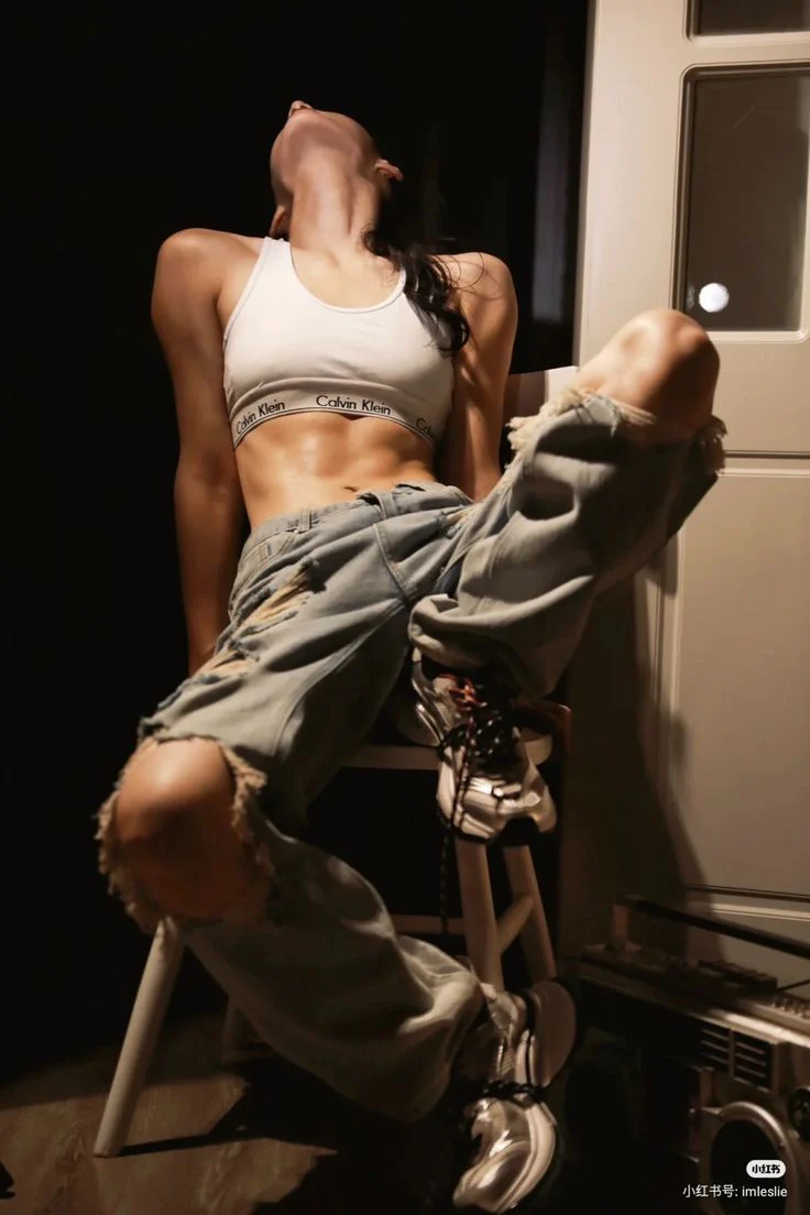 Gym_photo_poses_female1