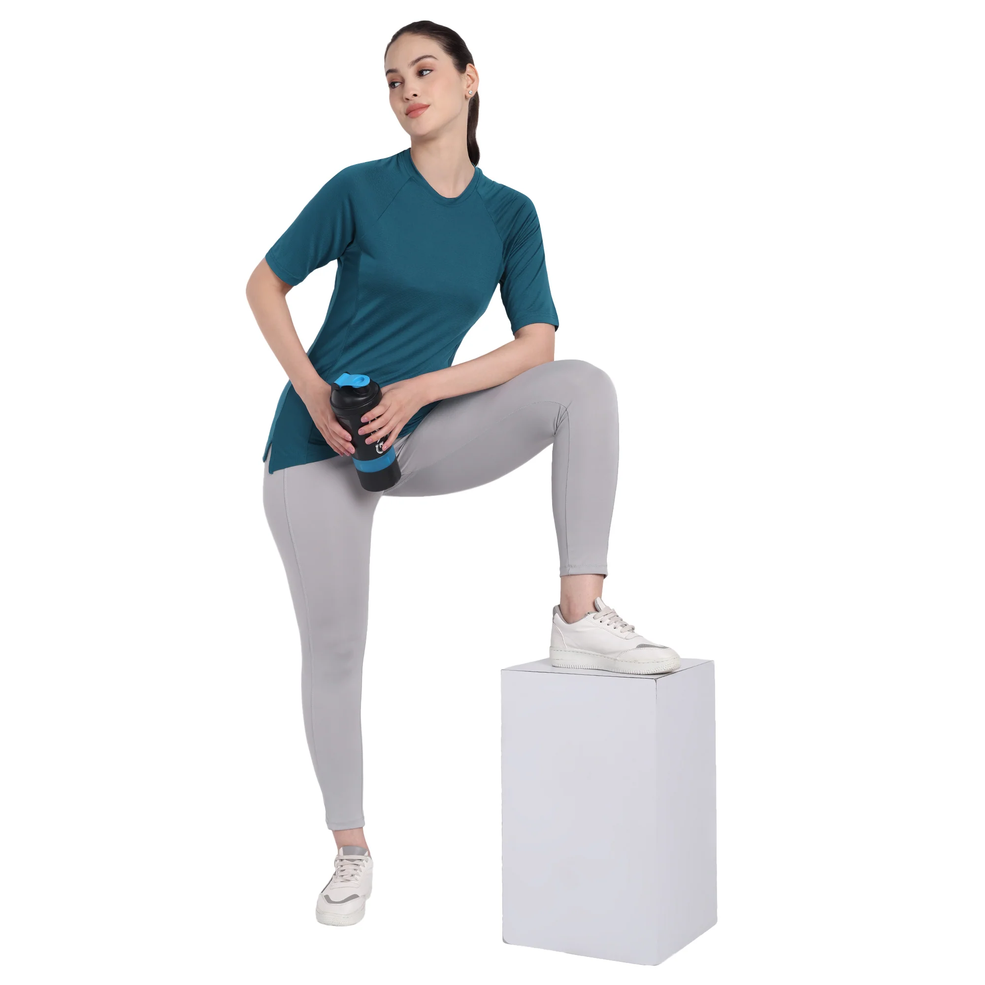 Round Neck Blue Dry-fit Gym T-Shirt For Women - Image 4